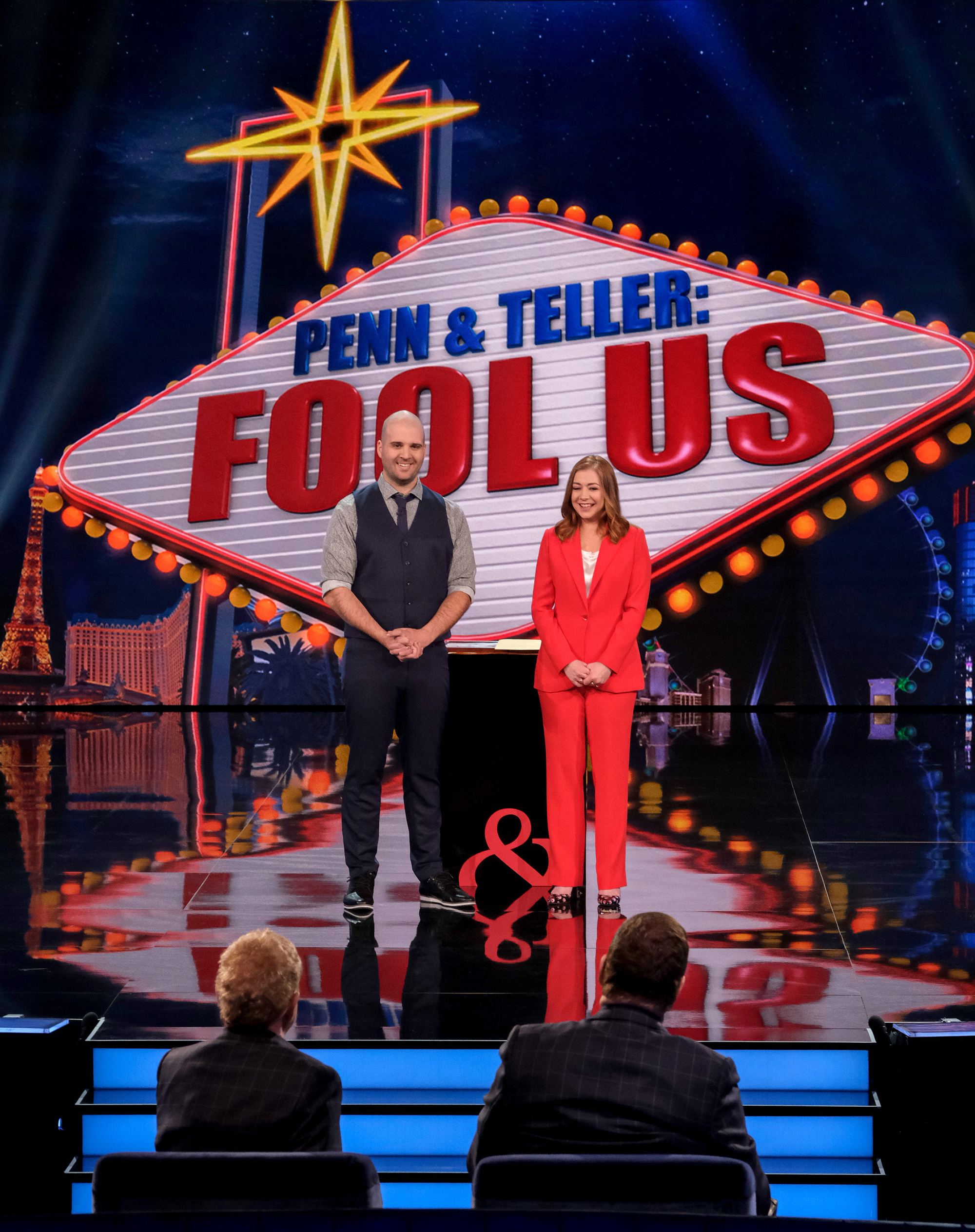 Penn & Teller: Fool Us -- “P&T in 3D...Glasses” -- Image Number: PEN706_0002r -- Pictured (L-R):  Michael Bourada and Alyson Hannigan -- Photo: Scott Everett White/The CW -- © 2020 The CW Network, LLC. All Rights Reserved.